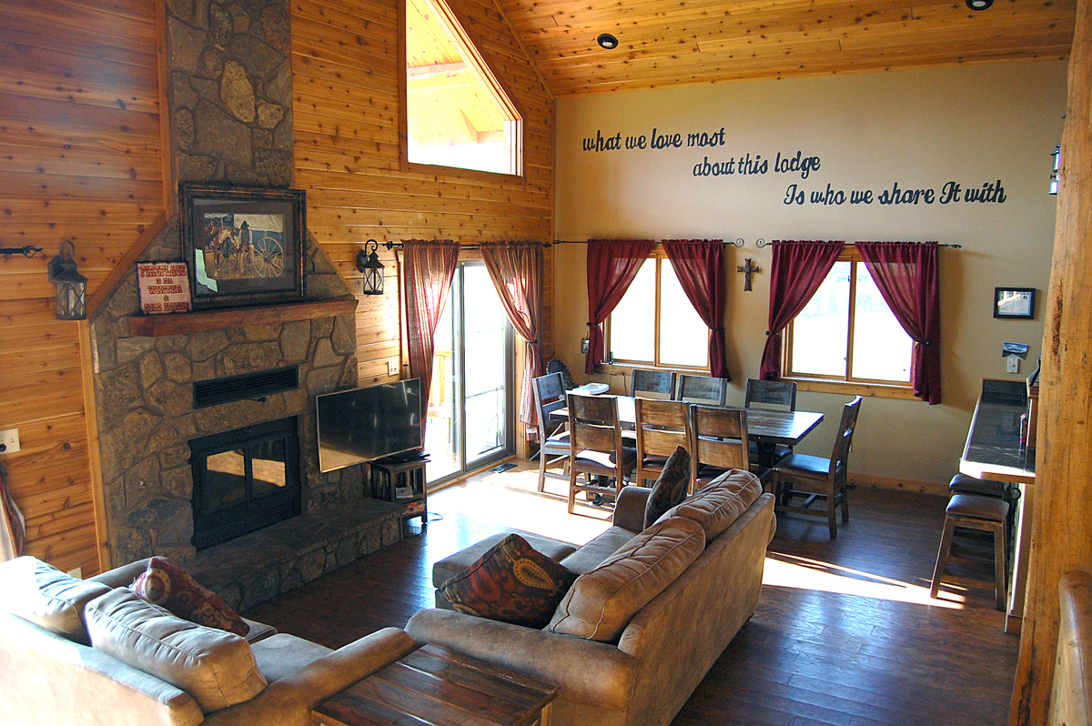Timber Creek Vacation Cabin Living Room